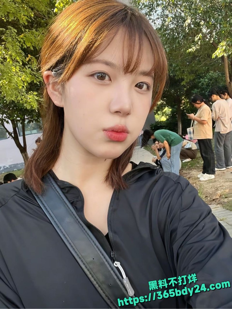上海金融学院美女私拍泄密 5