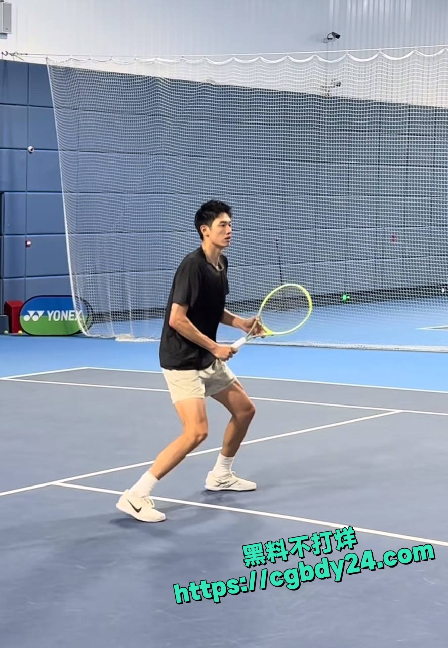 抖音百万网红 Yuri瑞哥怒曝男友陈观宇 不仅劈腿还带小三回家操
