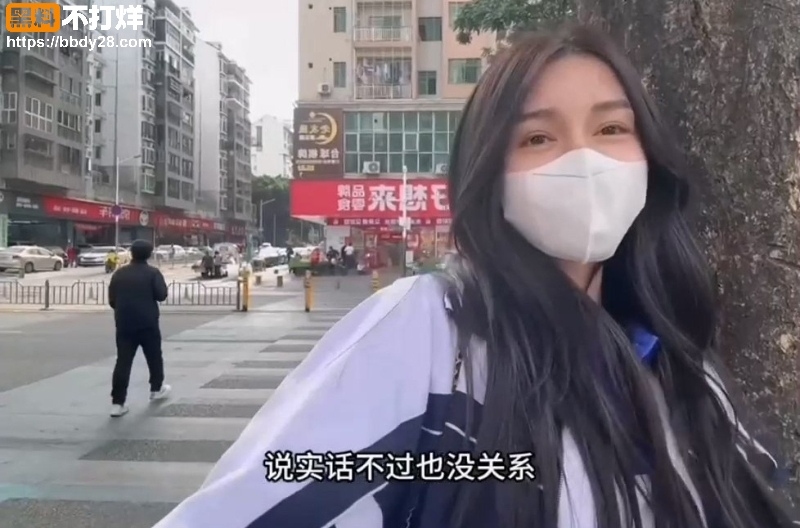 小小t穿上校服和铁粉约会开房2