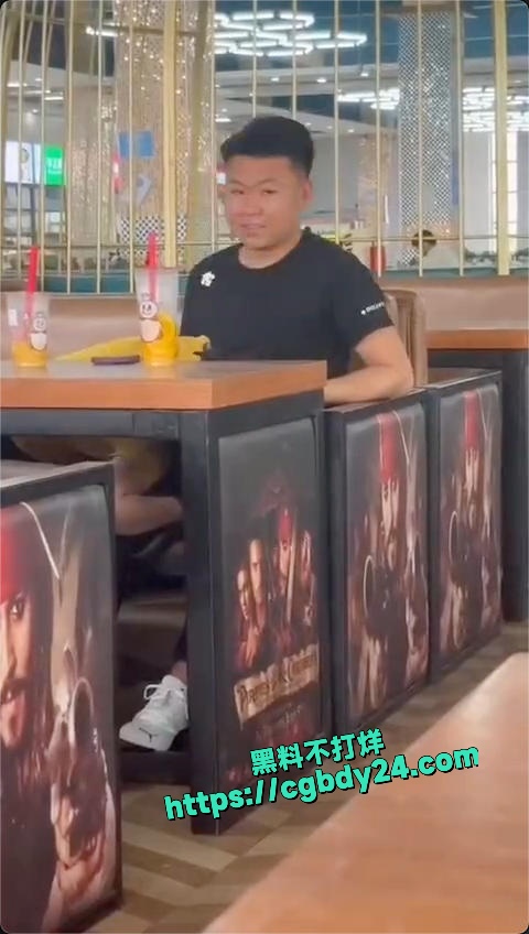 青岛技师学院食堂搞口活4