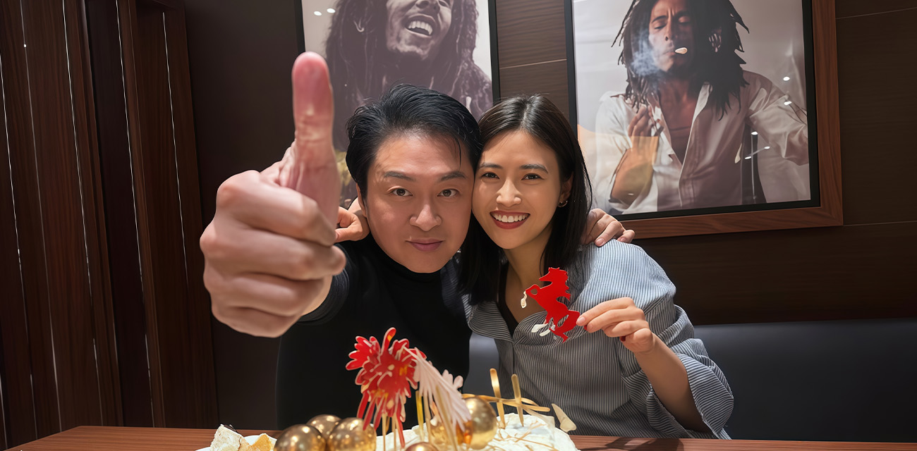 64岁的咆哮帝马景涛 带38岁浙江女友回家见父母 还和前妻直播互撕 老当益壮私密视频被爆光