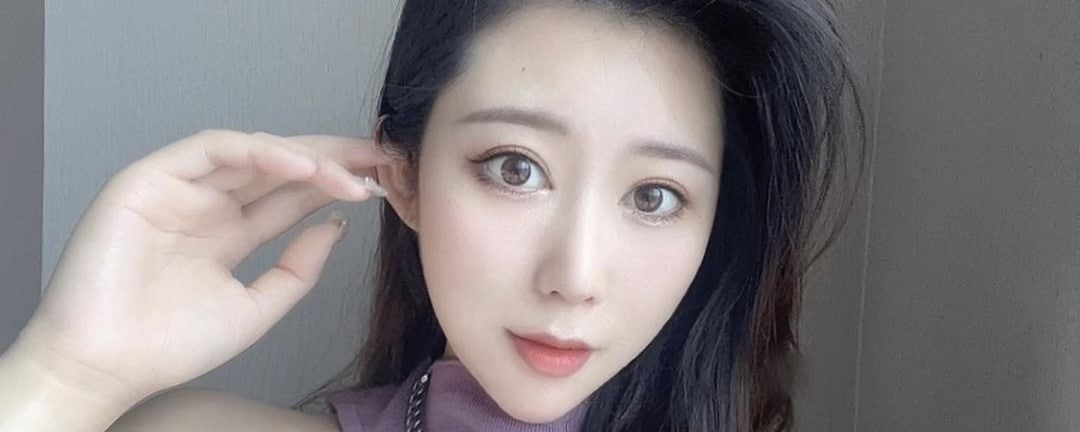 抖音 李巧巧 直播抠逼讨礼物
