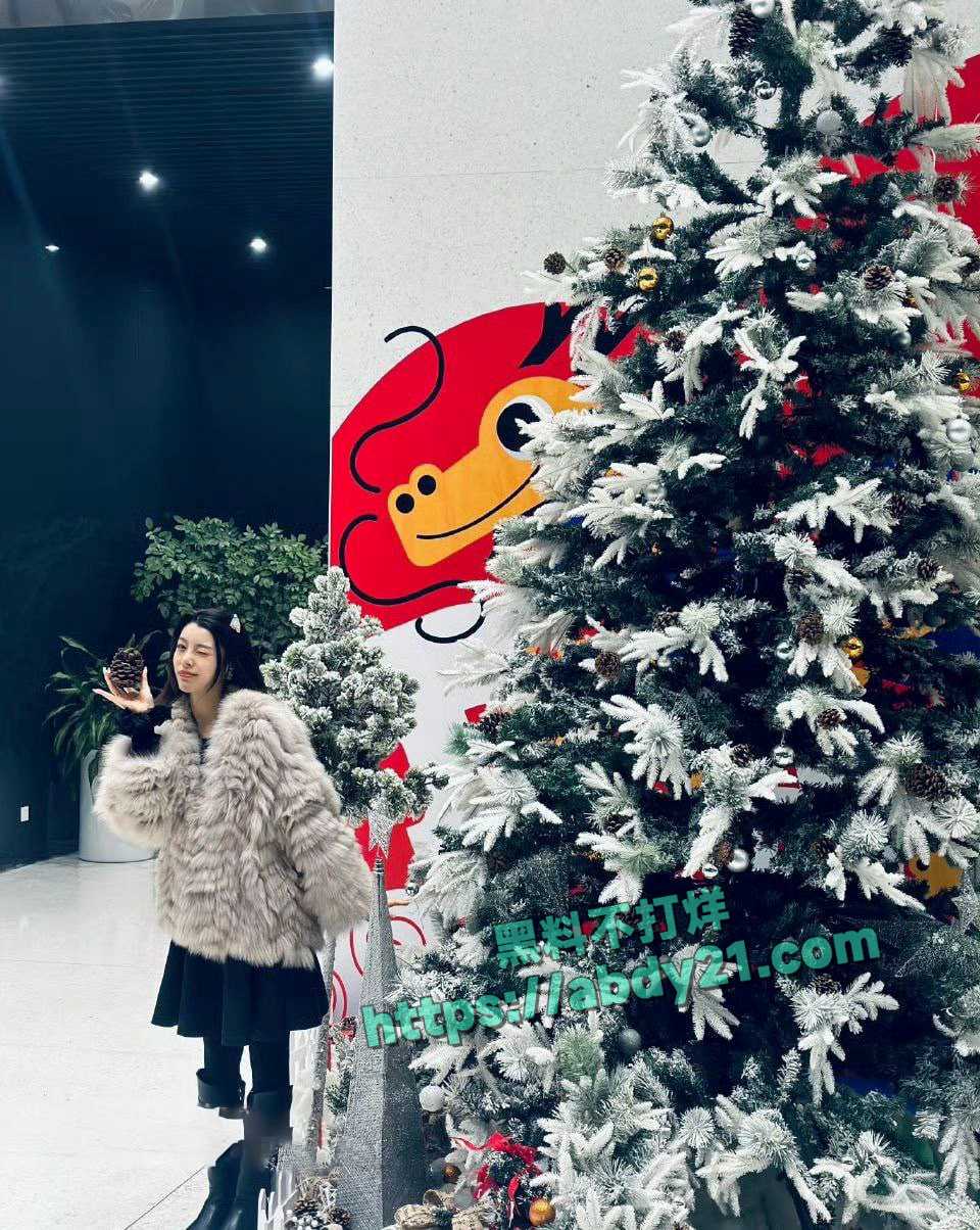 终极绿帽男投稿女友出轨 13