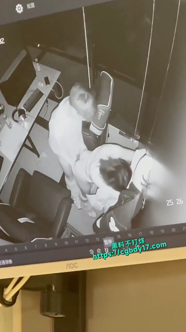 河北省邯郸市武安市  精神小伙在网吧操逼2