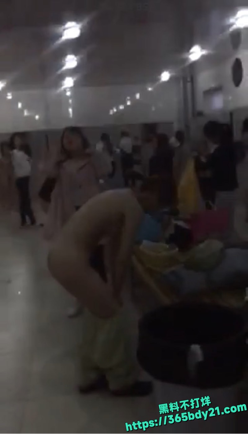 江苏林丽华偷拍澡堂 1