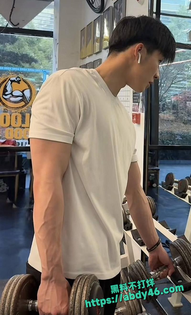 北外渣男谭某网名curry32