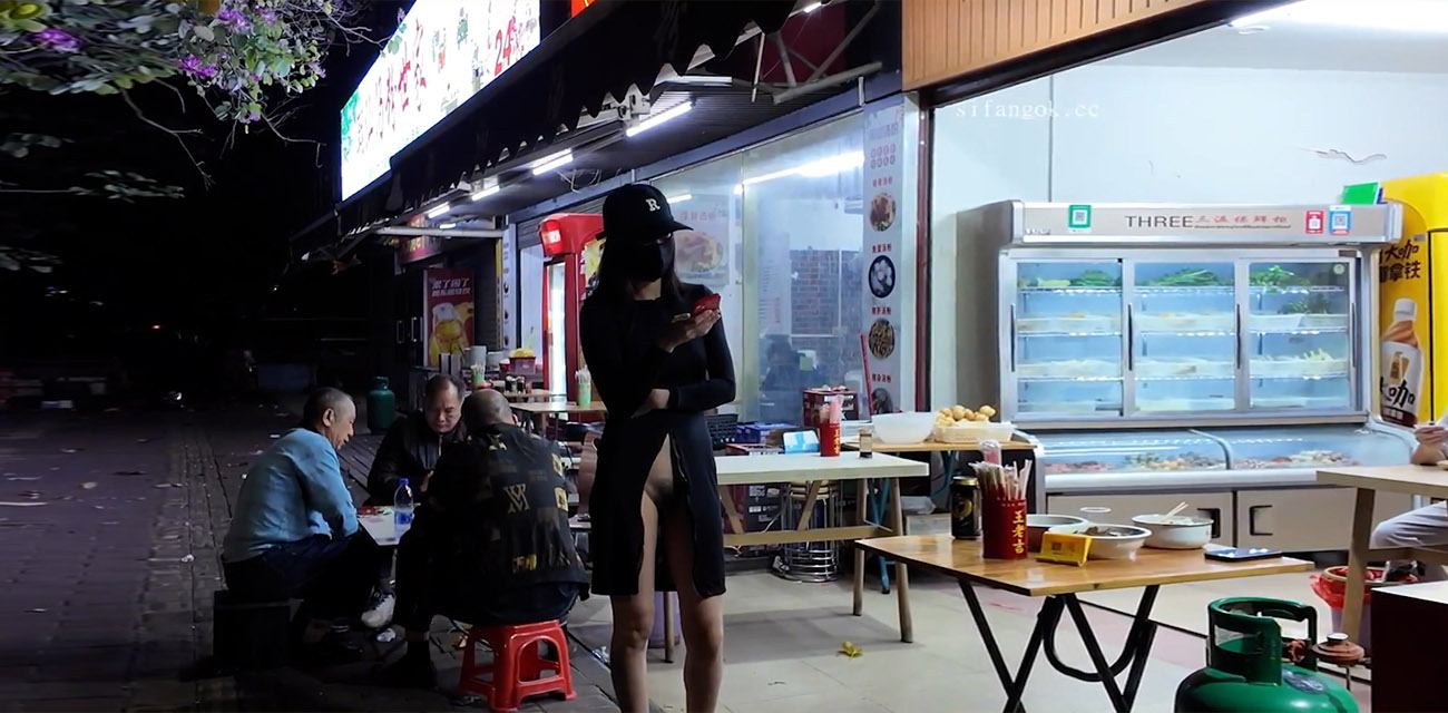 网红露出女神Cikaimoon白天到黑夜街头真空挑逗 大胆魅惑全程刺激