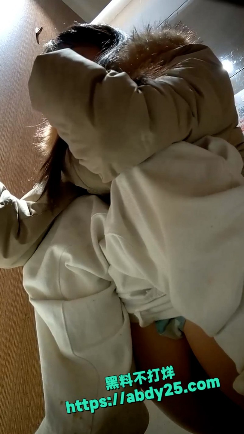 酒吧女厕醉态曝光 6
