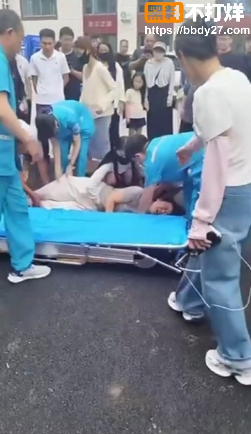 平乡金天凤凰城保安打业主8