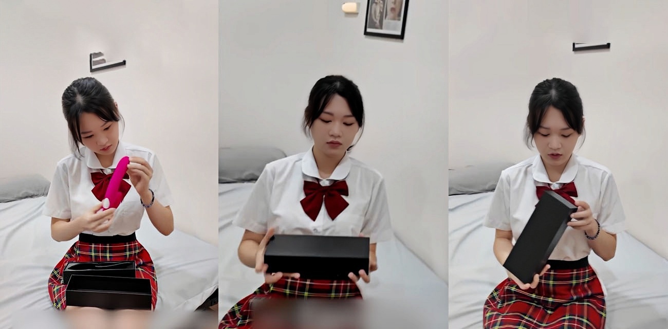 Onlyfans 亚洲猎杀老外大屌asiaxxxtour女学生在家自慰并被玩弄