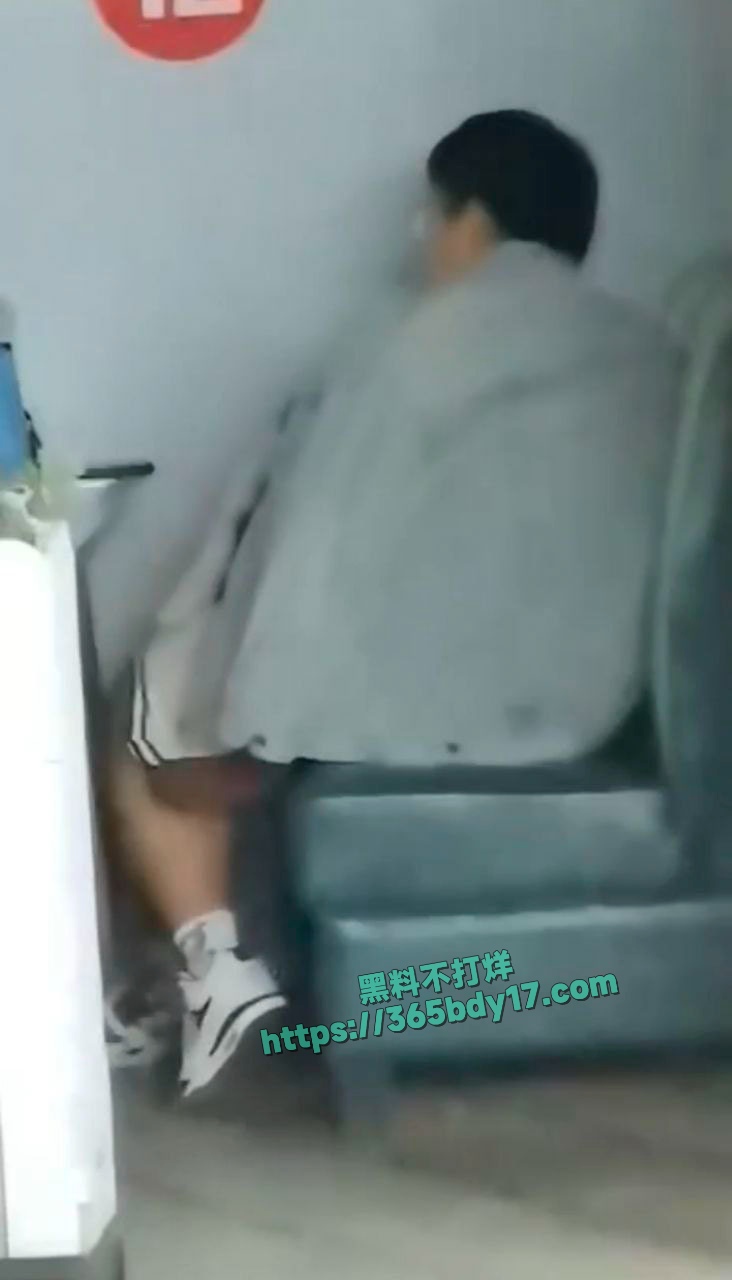 昆明城市学院小情侣户外找刺激被偷拍 7