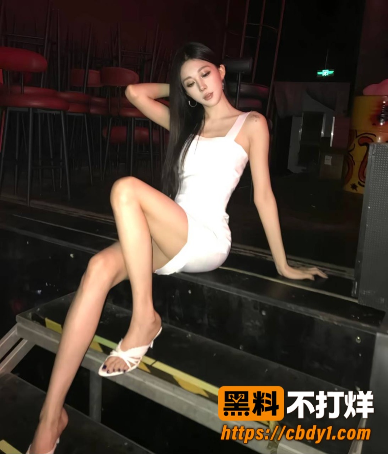 一雯白4