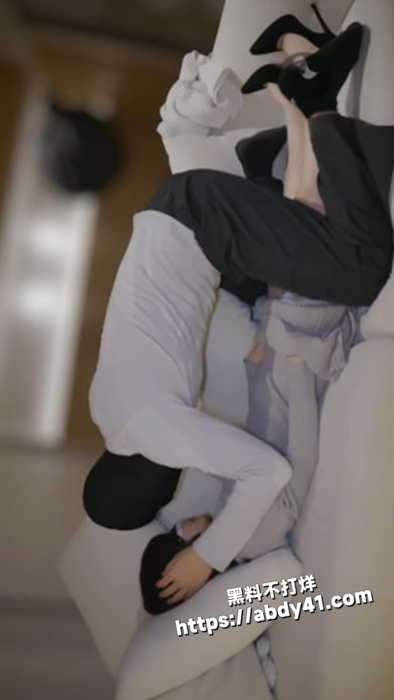高颜值职场女神犬九.jpg5