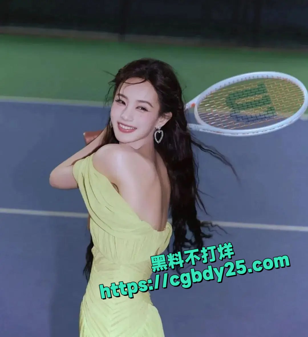 明星李一桐机场走光3