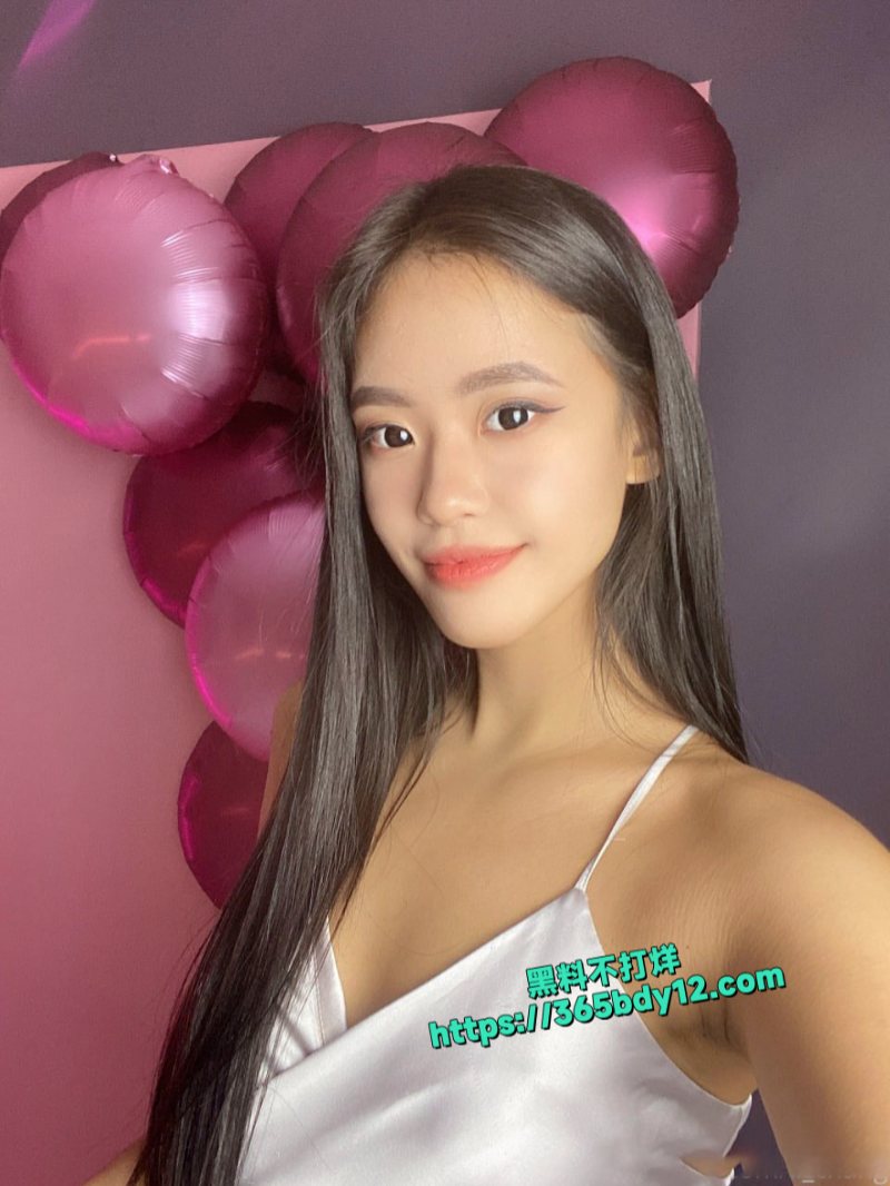Onlyfans顶级身材Lichang罕见全裸自慰翻白眼11
