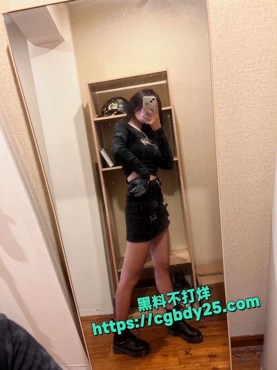 成都卖逼的机车网红被金主疯狂插入体内探索蜜穴2