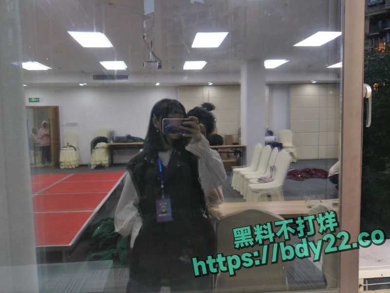 易梦雯22.jpg