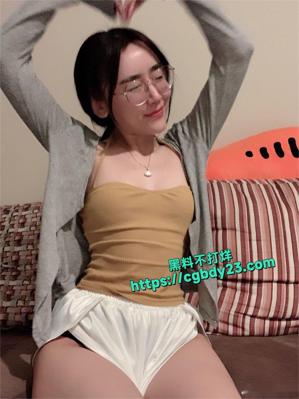 抖音上的高颜值眼镜妹6