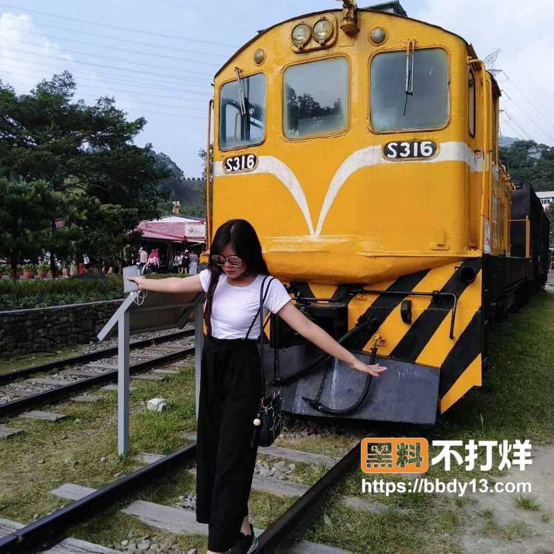 微胖巨乳骚货人妻与老公自拍04