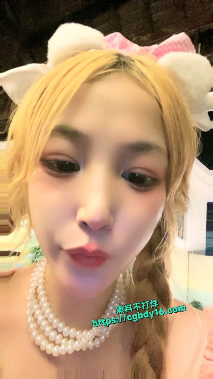 超人气美少女，双马尾嫩妹，户外尿尿露出4