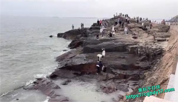 福州平潭岛仙人井 小姐姐为了拍照命差点没了4