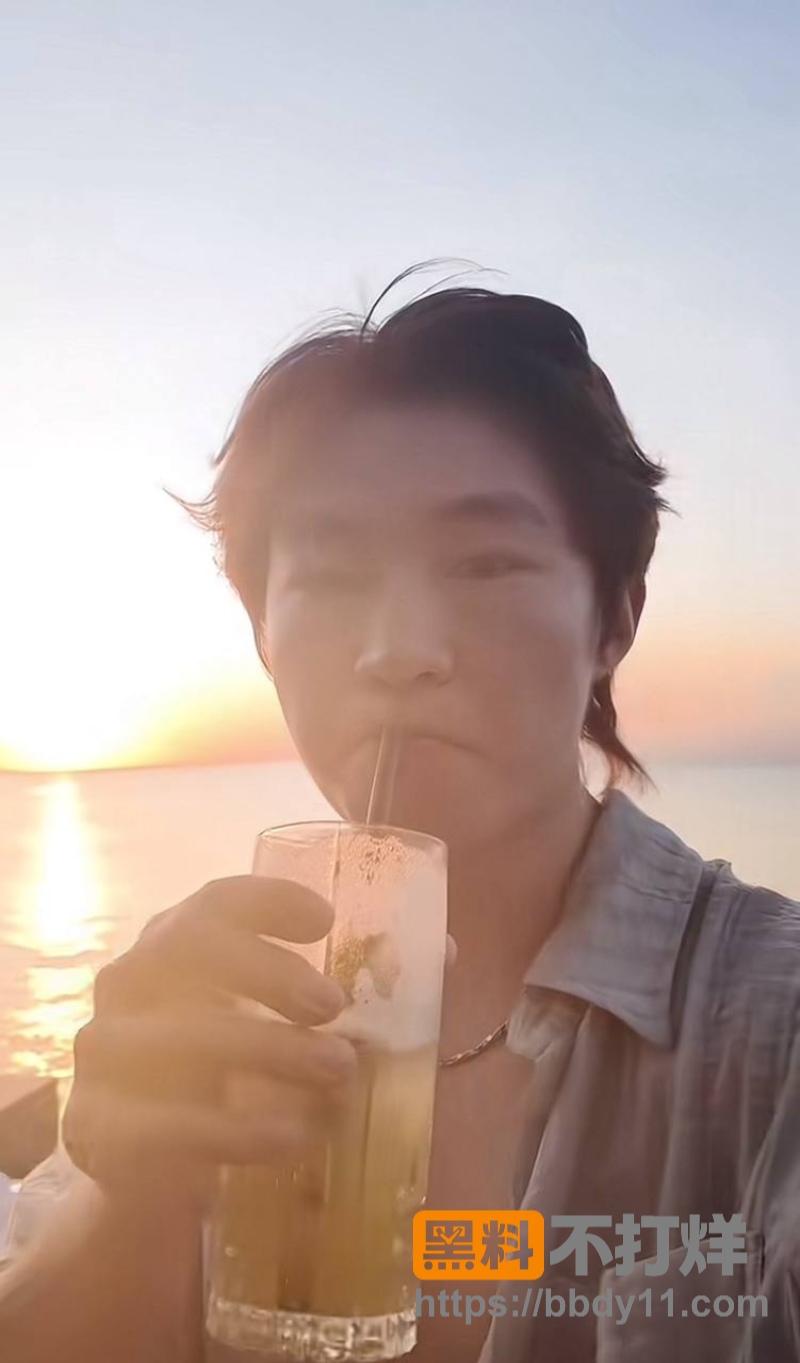 dy百万男网红小葵27