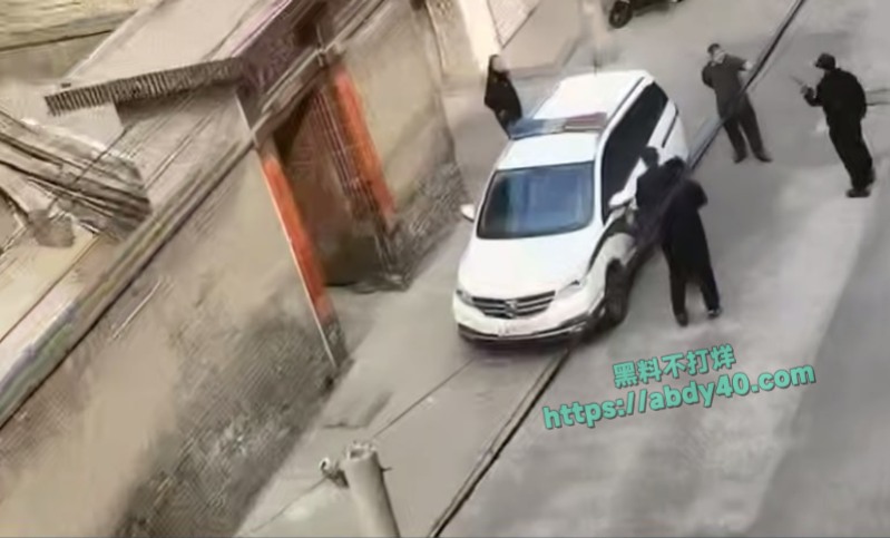 河北持刀歹徒威胁被制服现场