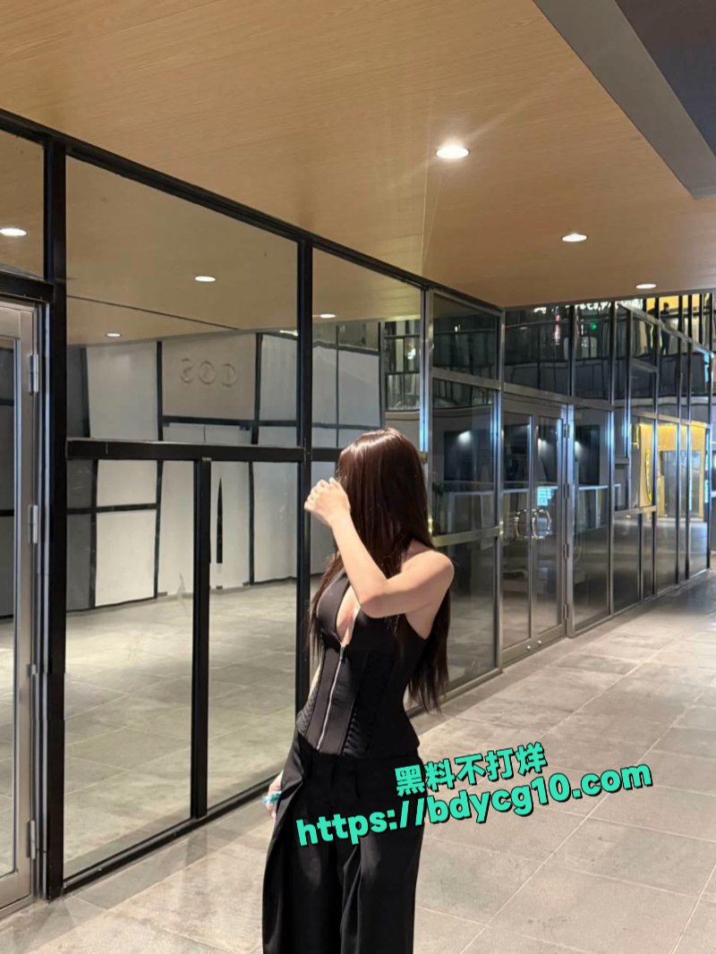 收的二手苹果笔记本清理时发现反差美女生活记录8