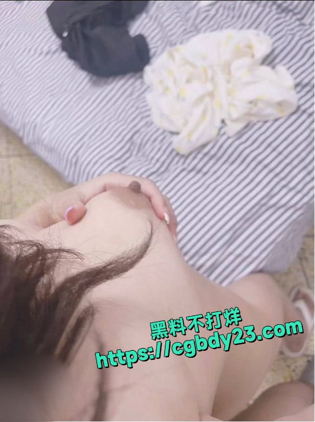 踏进了妹妹的家门在他们夫妻的床上操了妹妹3