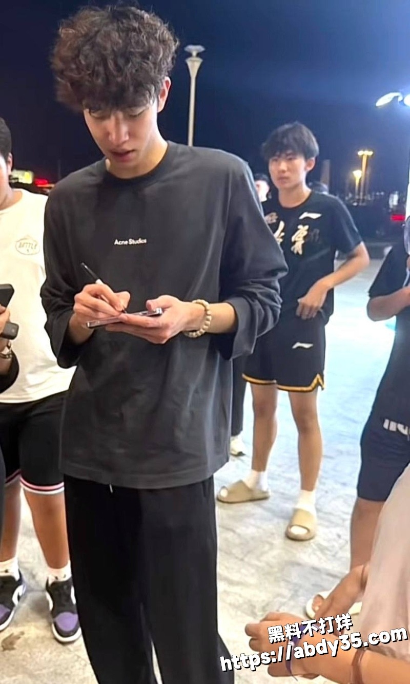丛睿言出轨队友女友开房被拍13