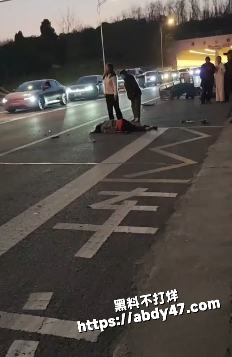 苏州西山女司机撞三轮5