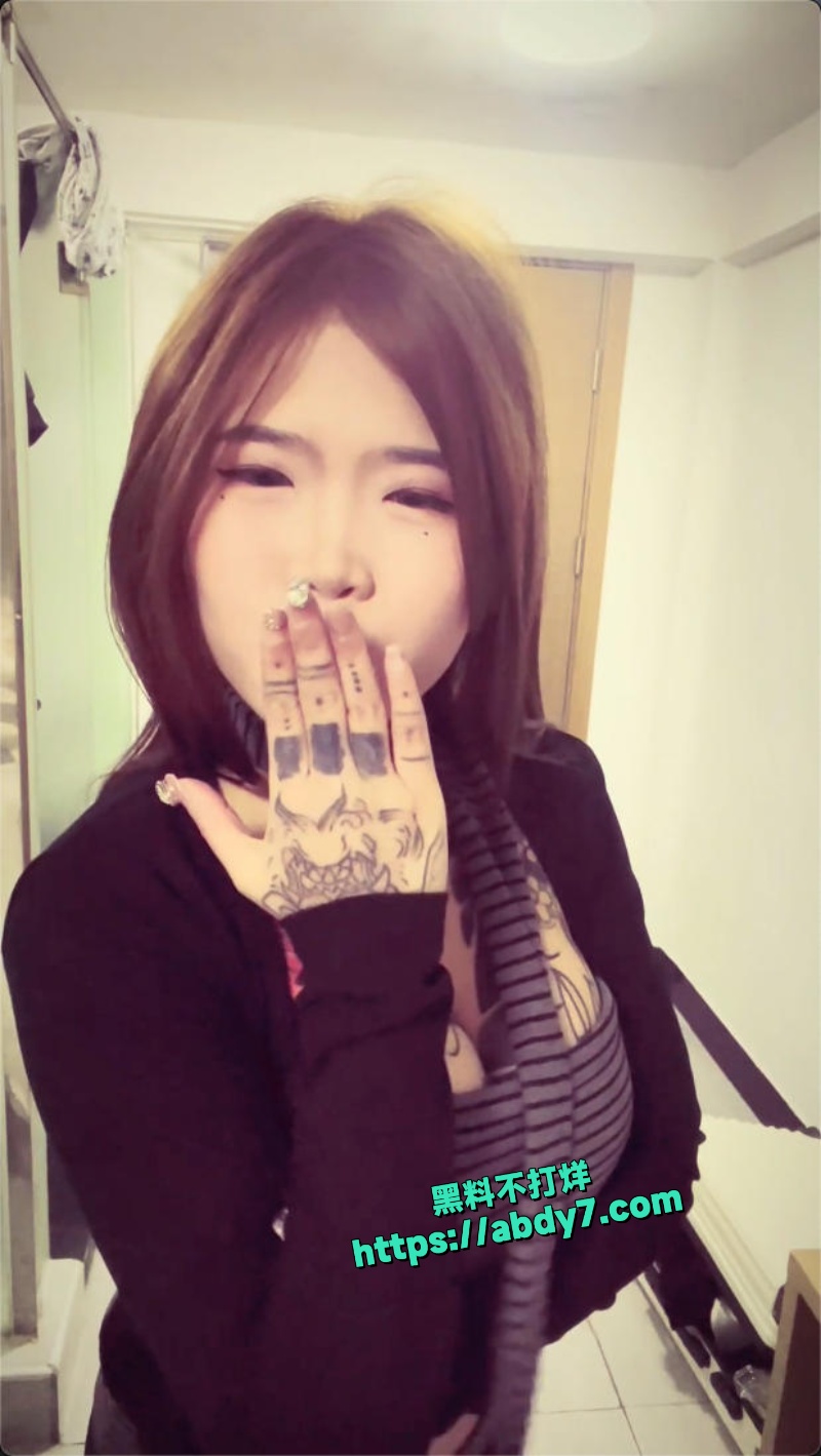 快手精神小妹小思琪大尺度私拍流出 2