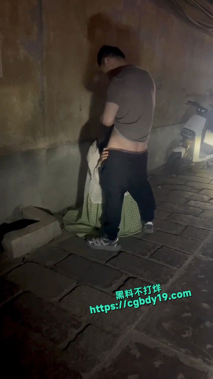 青州古城🍉男女在大街上后入做爱5