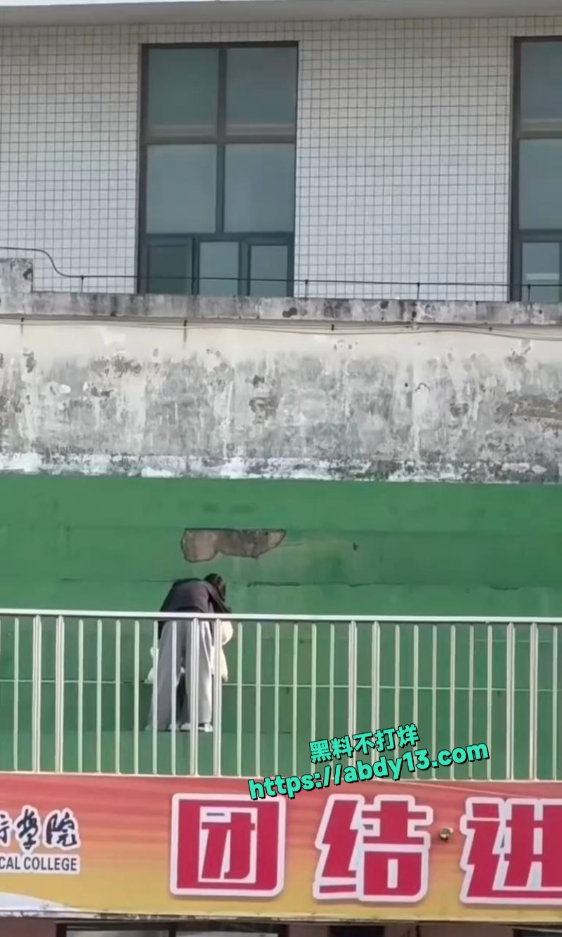 信阳职业技术学院上演活春宫 7