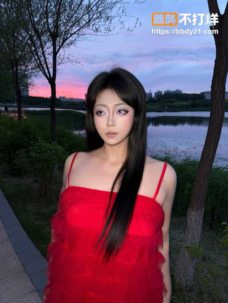 抖音超高颜值女神小噜爱3