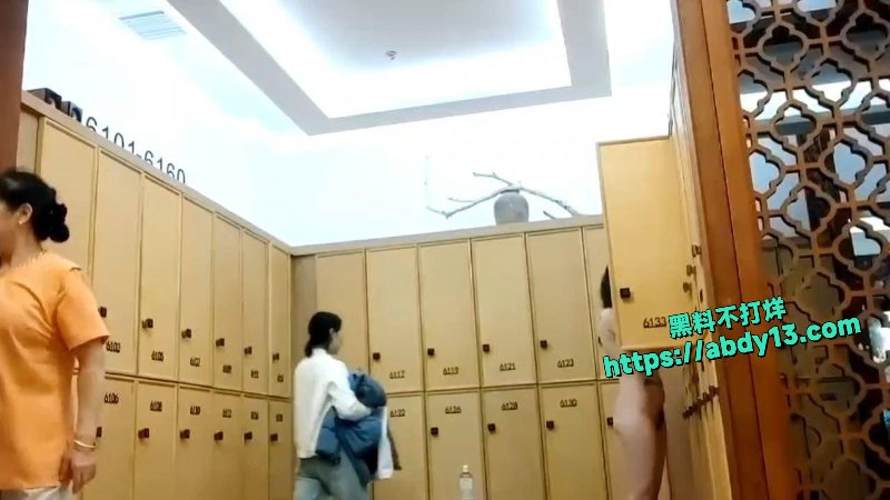 洗浴会所更衣化妆间偷拍6