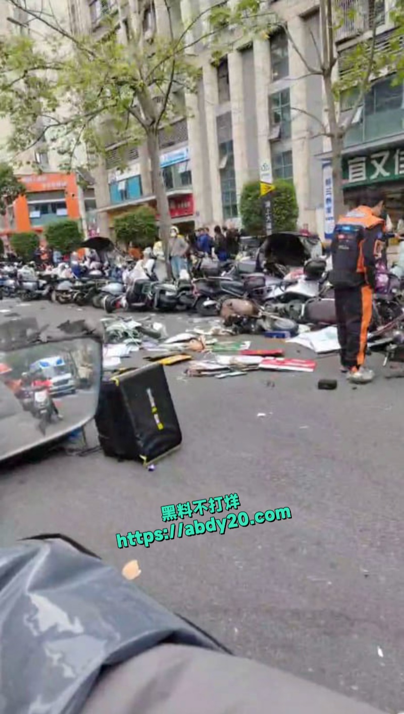 福建仓山区亭头路交通事故视频 4