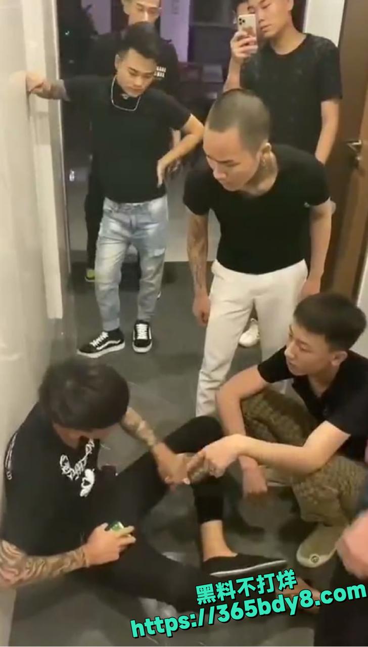 精神小伙打架视频合辑1