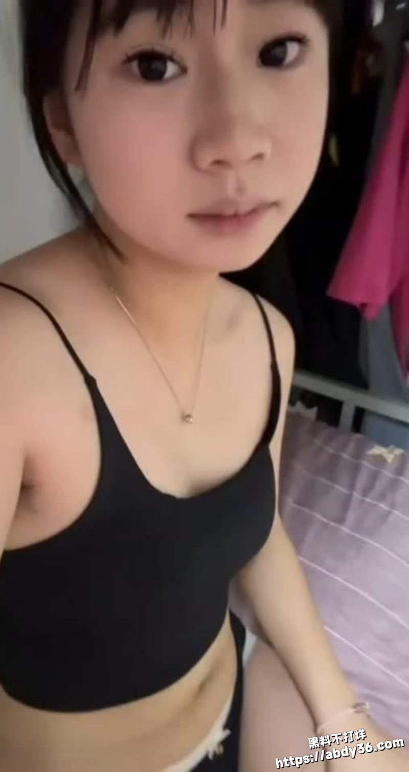 林佳琪在浴室自拍洗澡视频 5