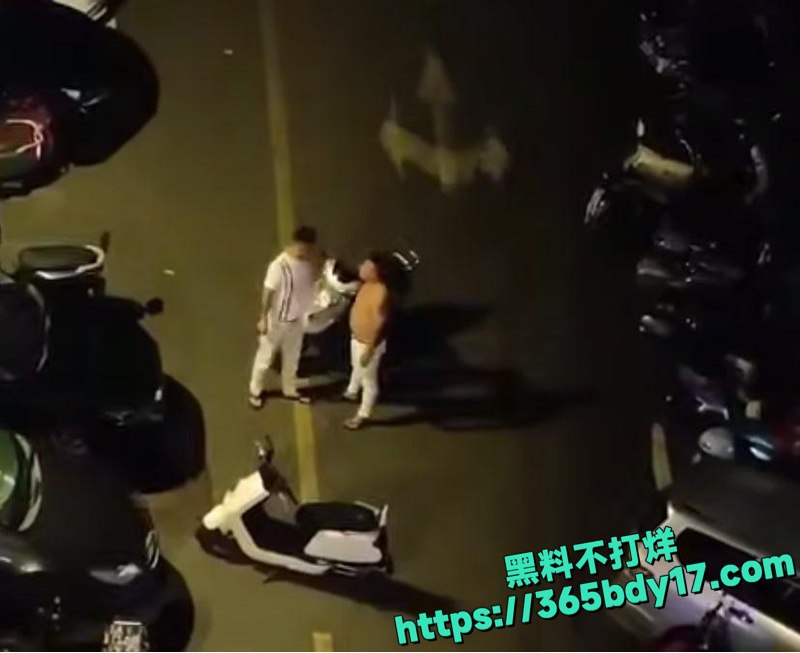 凌晨街头冲突砍人视频流出4.