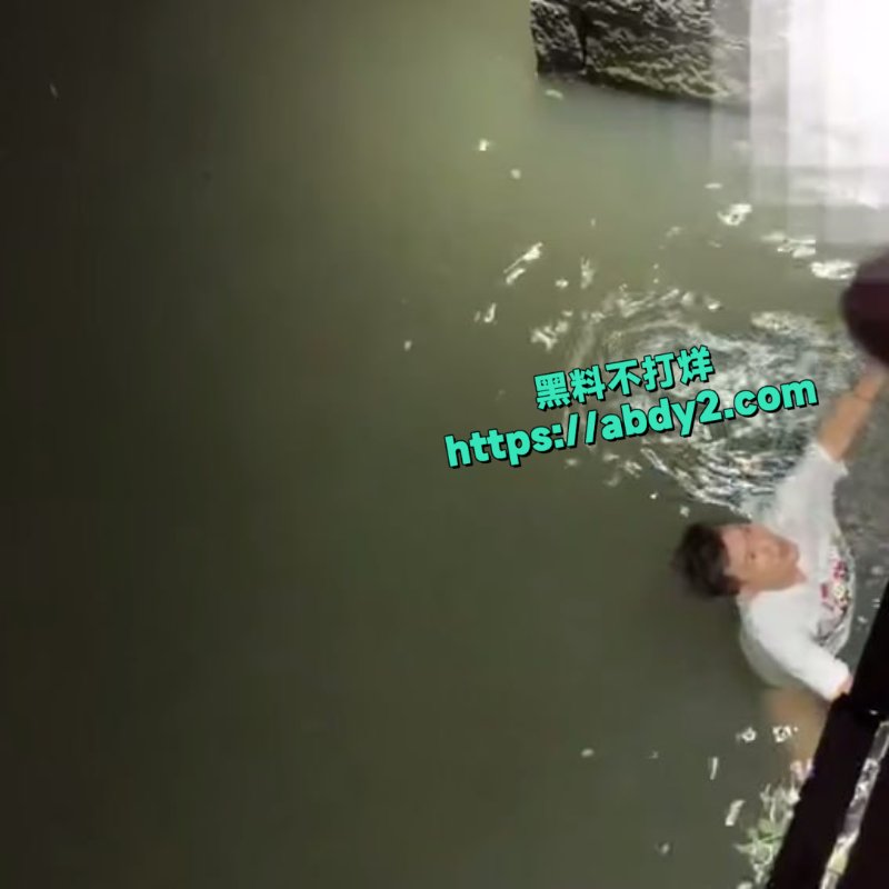 浙江杭州男子勇救落水女1