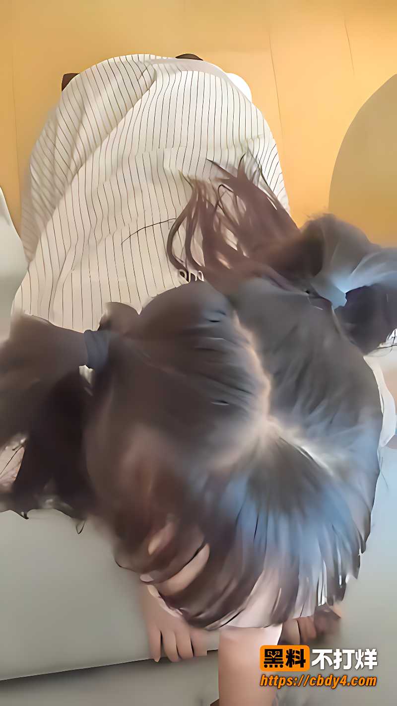 妹妹白色条纹衫局部特写2