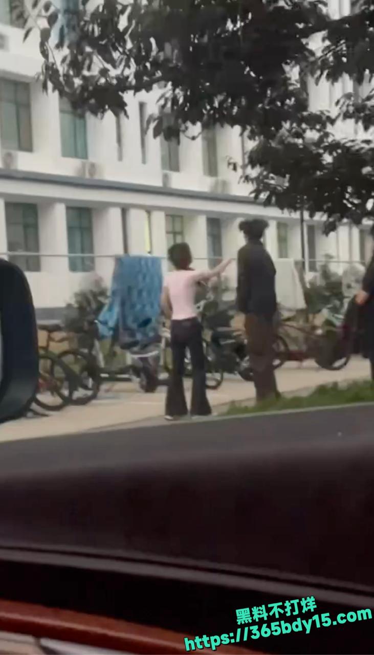 张宇泽脚踏两只船丑闻曝光1.