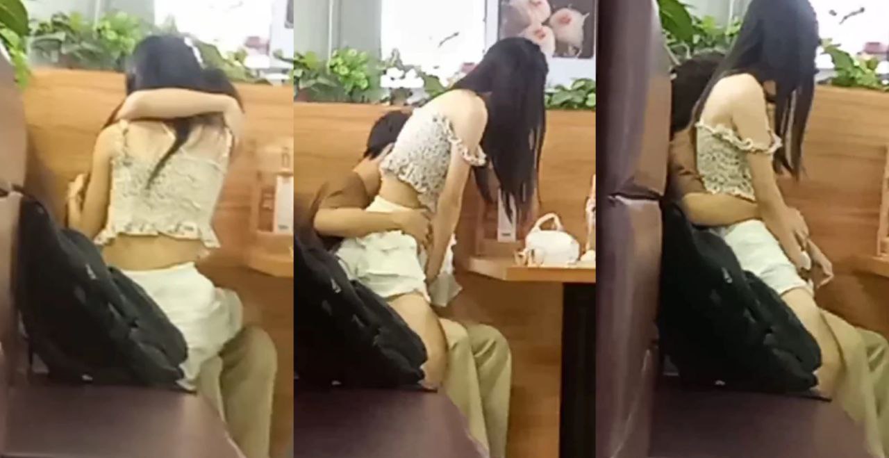广东财经大学华商学院一号饭堂 情侣当众抠逼女上位做爱 穿短裙操逼就是方便啊