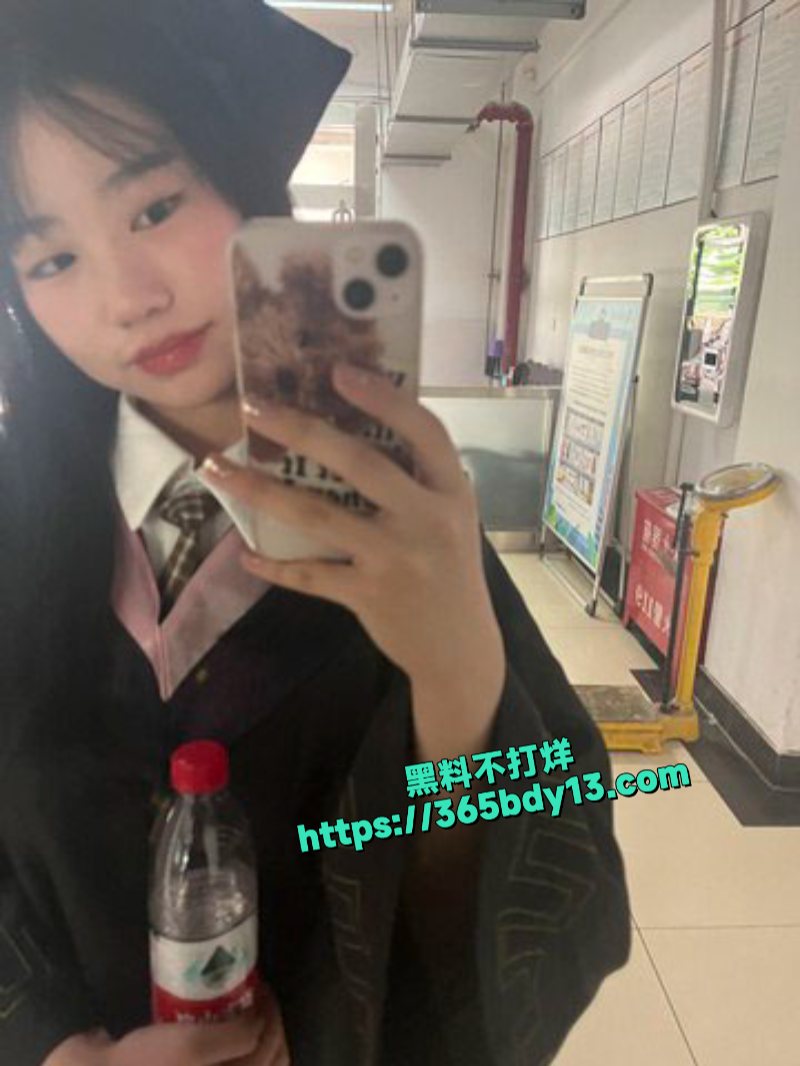 反差眼镜妹momocats平时学霸背后却是只骚母狗给金主老头操12