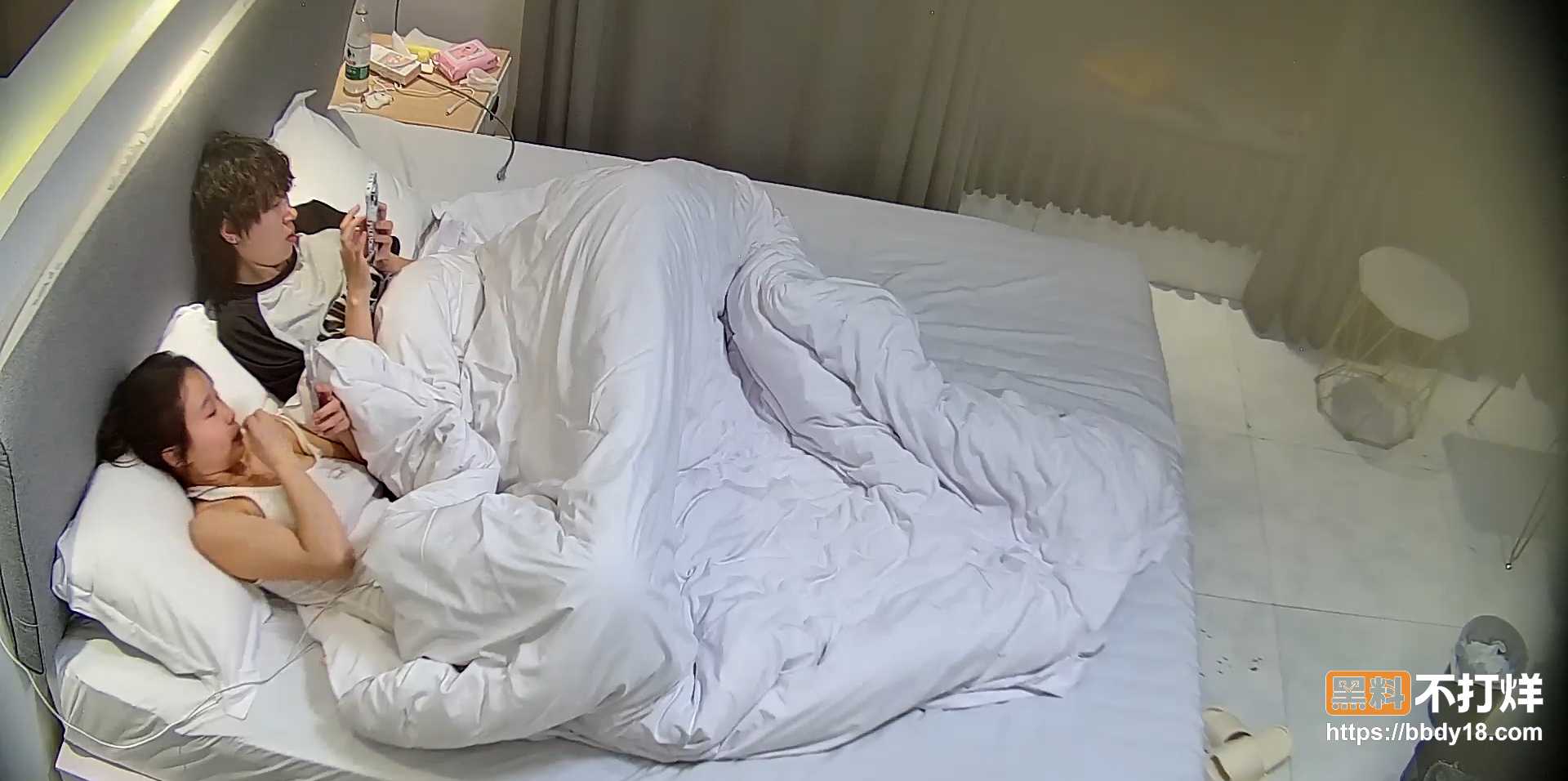 女同情侣开房2
