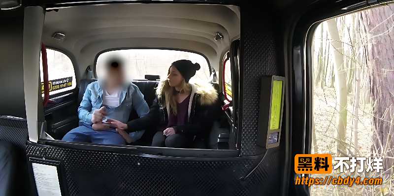 艾米丽后排车震两人脱光肉搏1