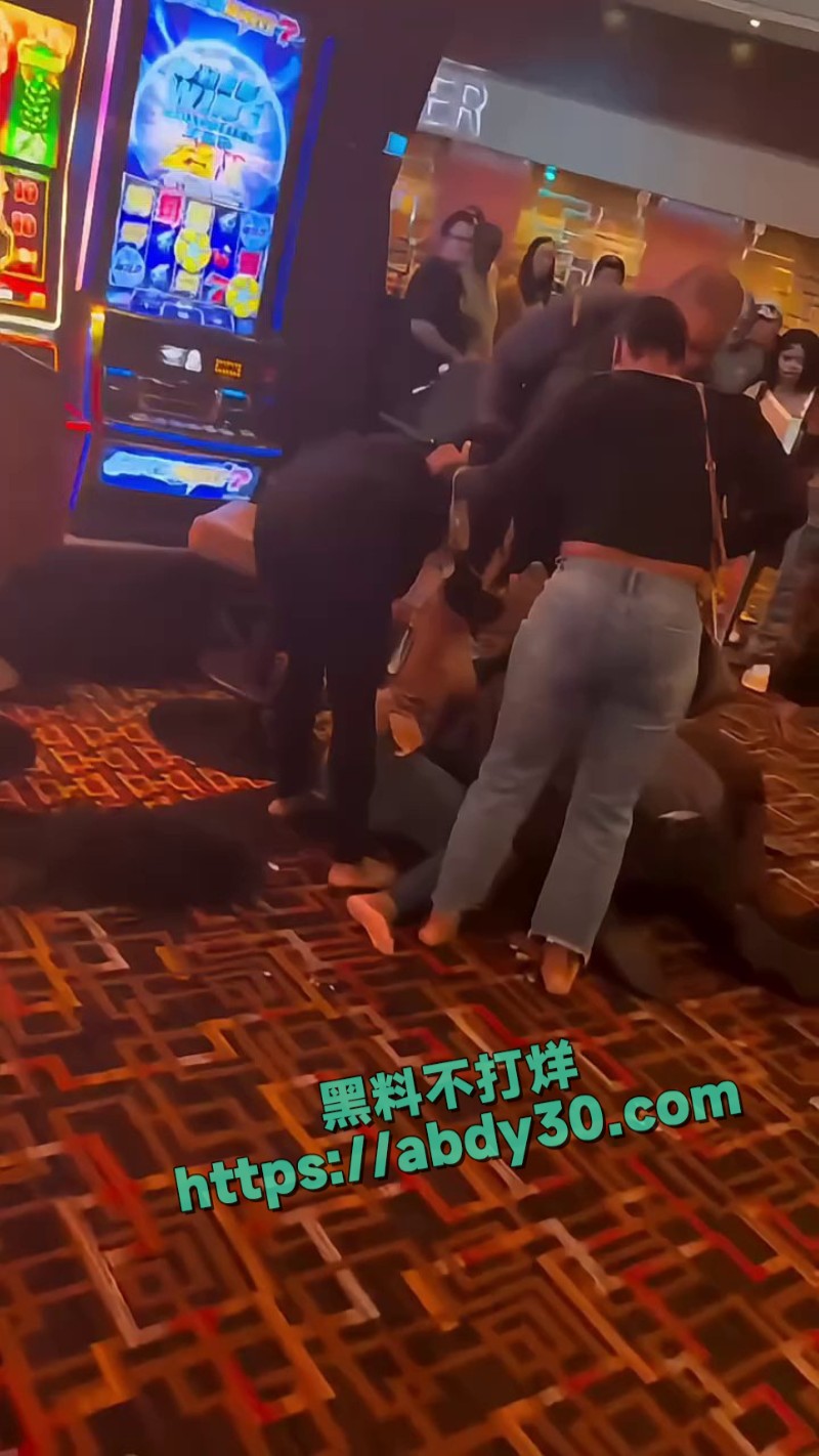 老黑1打4多人对抗3