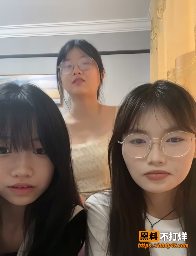困困兔和闺蜜姐妹裸播1