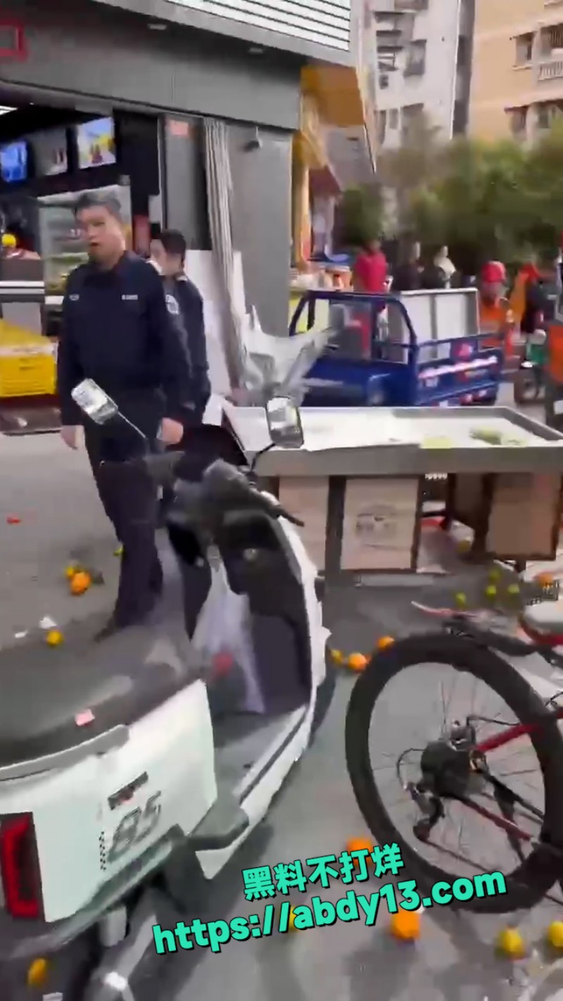 城管给你一点小小的教训  9